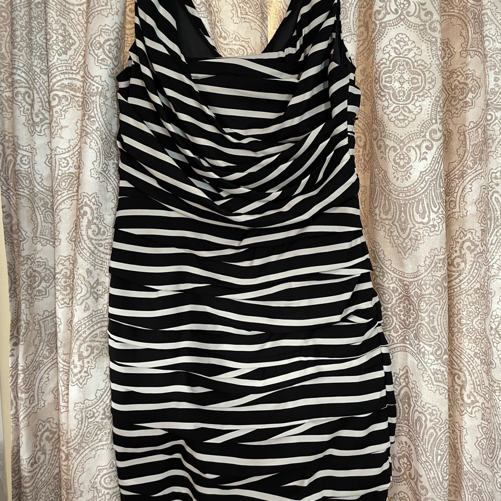 Express size 8 black and white stripe dress. Runs small fit more like size 4/6.